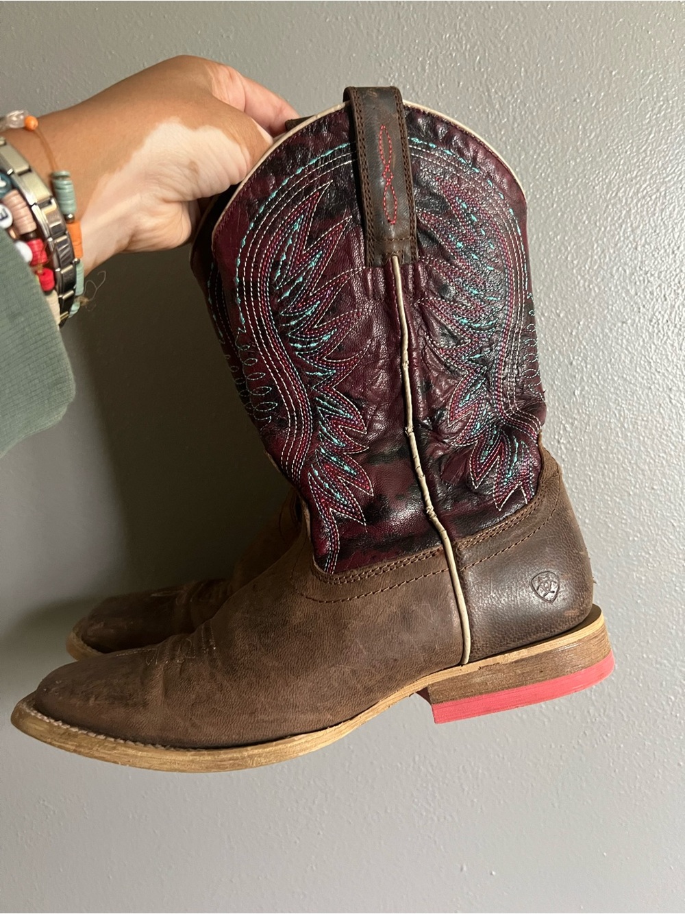 Ariat Brown Leather Cowboy Boots with Blue and Burgundy Stitching girls size 2